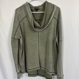 Lucky brand
Extra large
Green sweater
